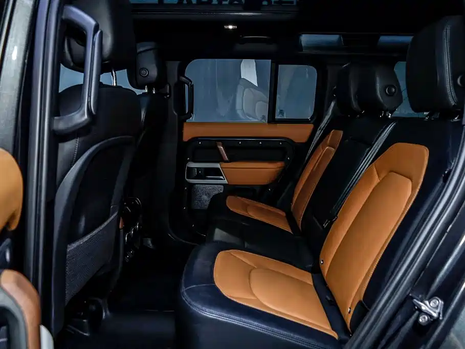 Land Rover Defender 2024 — фото 14