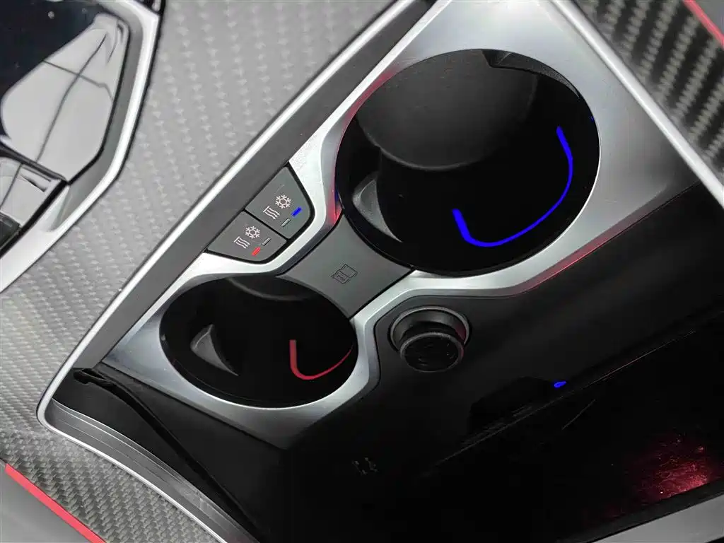 BMW XM 2023 — фото 27