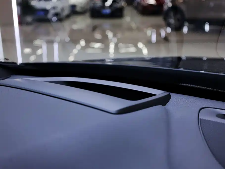 Volvo XC90 2018 — фото 25