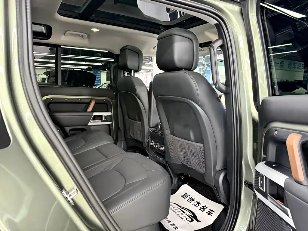 Land Rover Defender 2022 — фото 11