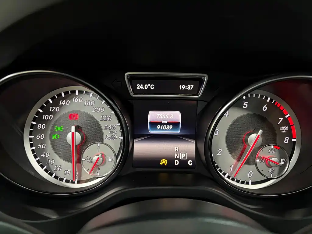 Mercedes-Benz CLA 2016 — фото 18