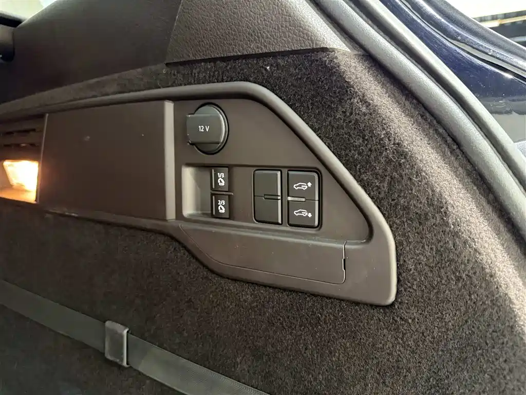 Volkswagen Touareg 2017 — фото 18