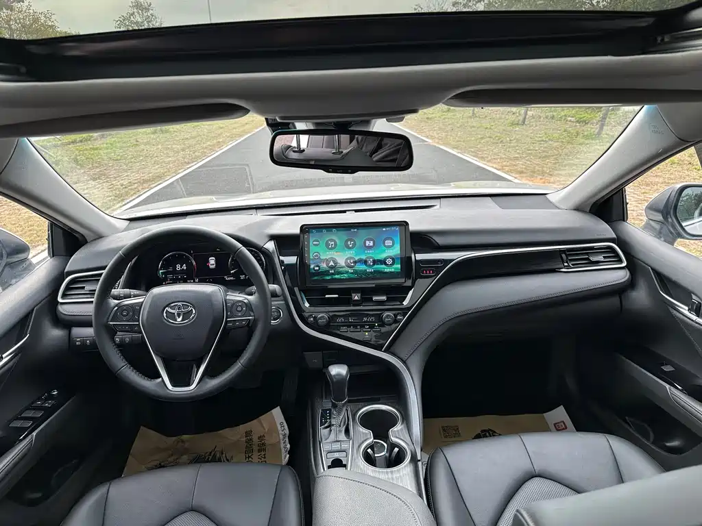 Toyota Camry 2023 — фото 9