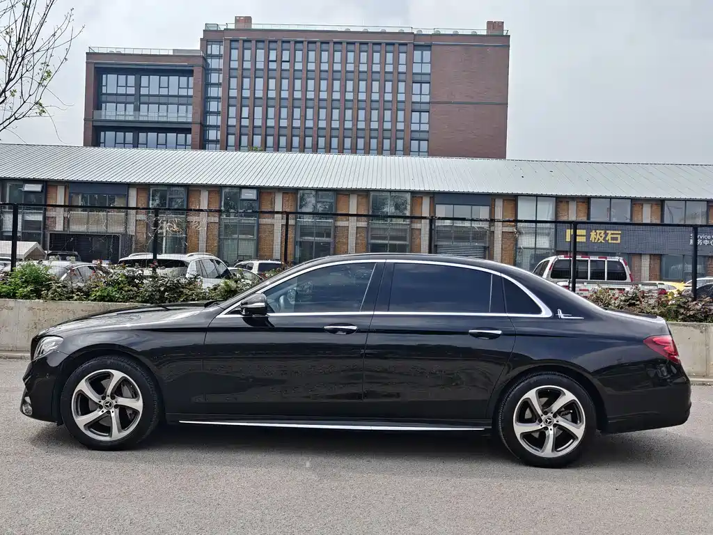 Mercedes-Benz E-Class 2019 — фото 20