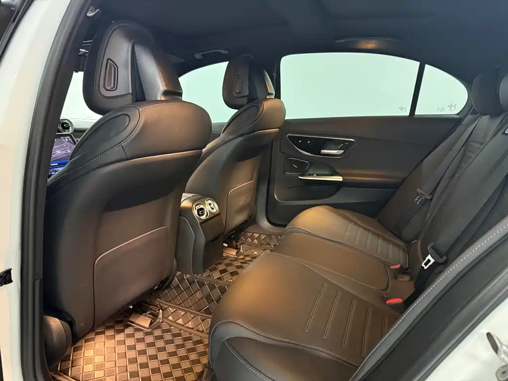 Mercedes-Benz C-Class 2023 — фото 6