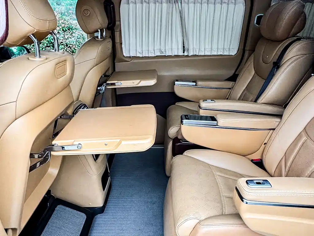 Mercedes-Benz V-Class 2022 — фото 10