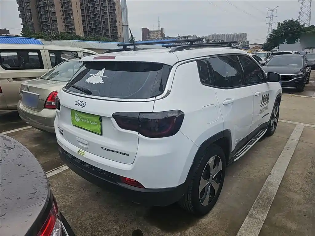 Jeep Compass 2018 — фото 7