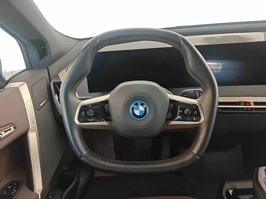 BMW iX 2025 — фото 10