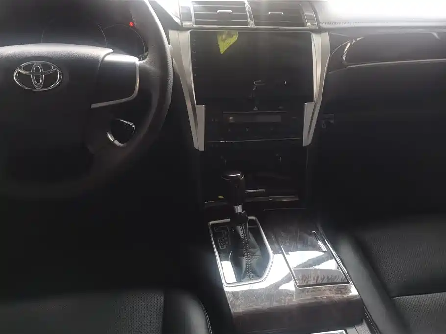 Toyota Camry 2017 — фото 13