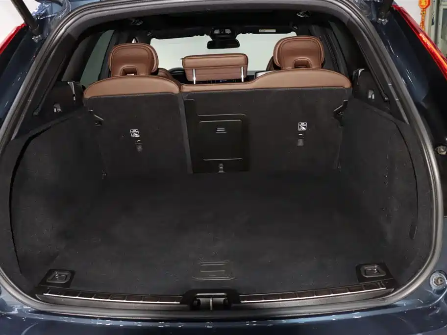 Volvo XC60 2022 — фото 17