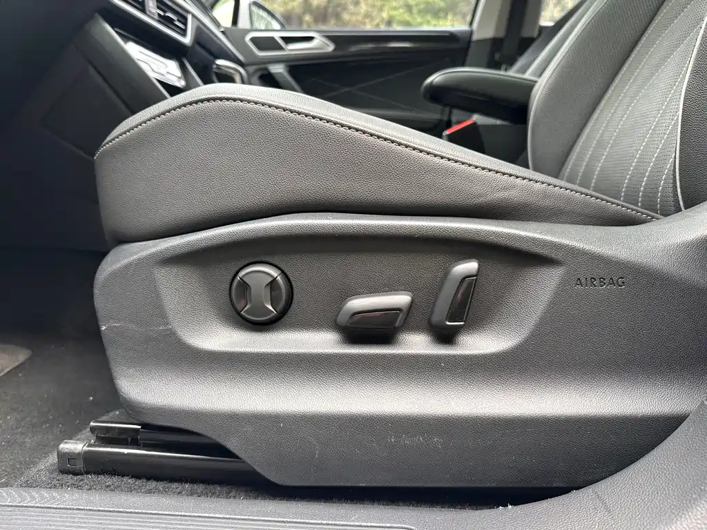 Volkswagen Tiguan L 2023 — фото 18