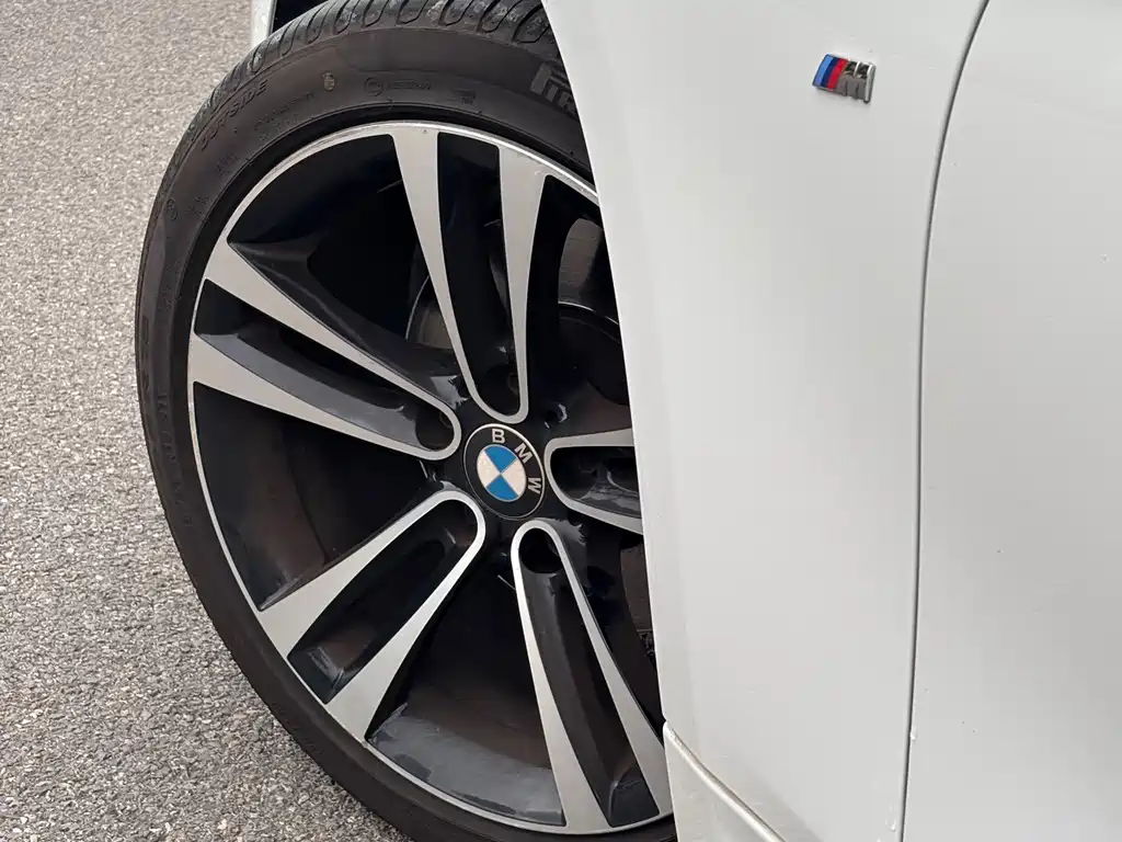 BMW 3 Series 2019 — фото 10