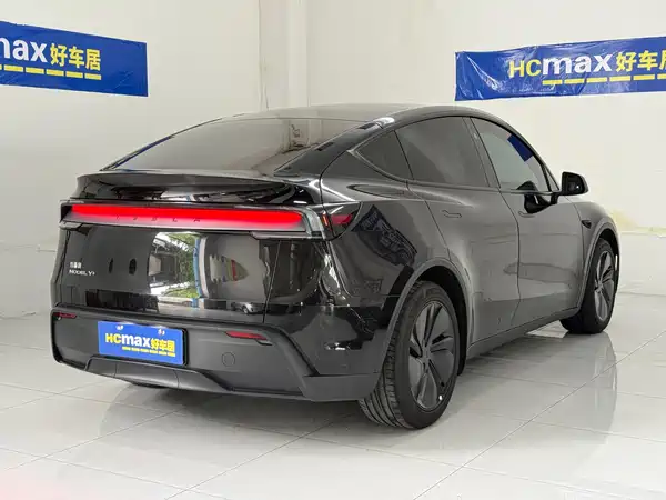 Tesla Model Y 2025