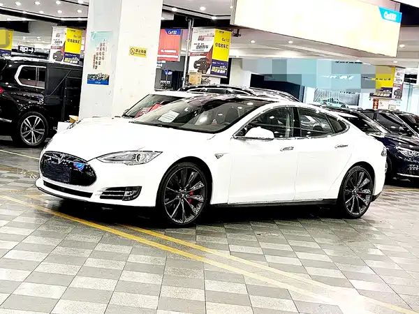 Tesla Model S 2014