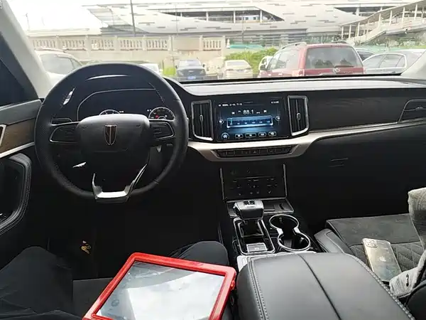 Hongqi HS7 2022