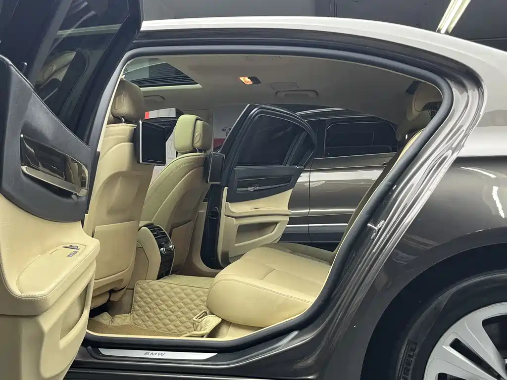 BMW 7 Series 2013 — фото 21