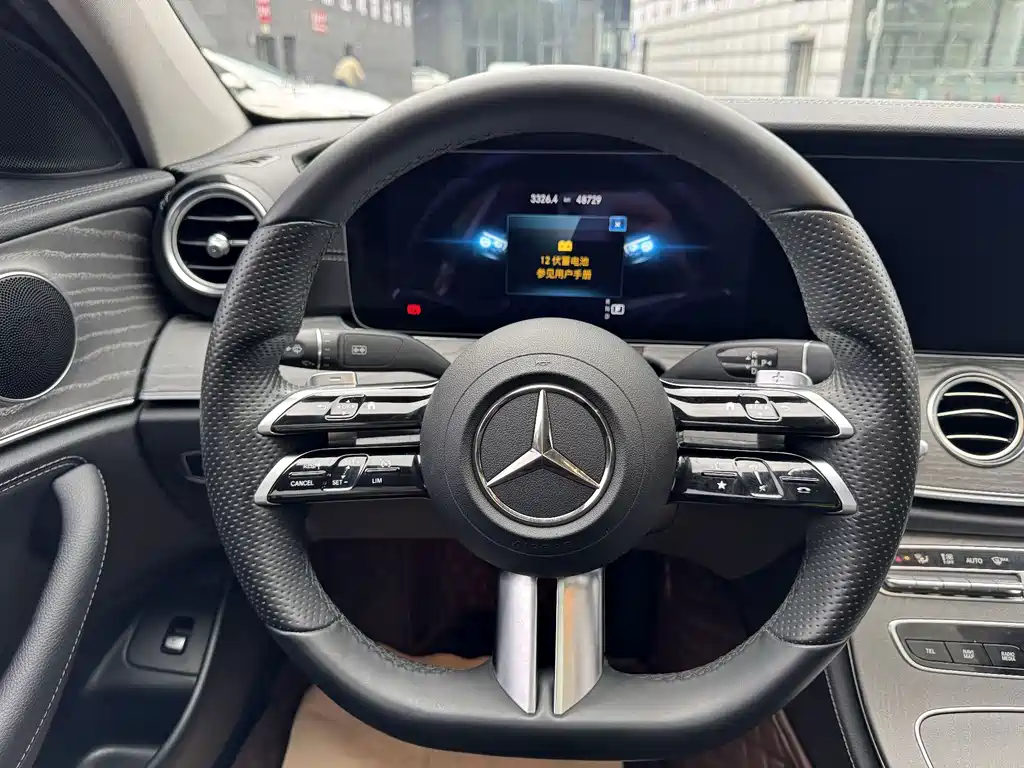Mercedes-Benz E-Class 2022 — фото 12