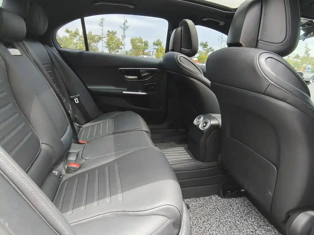 Mercedes-Benz C-Class 2023 — фото 18