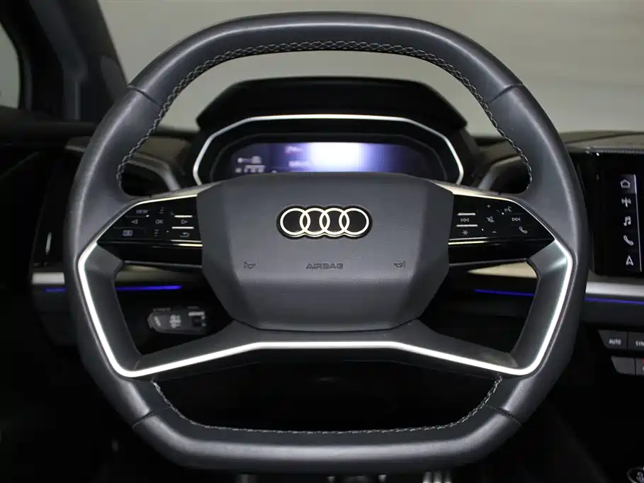Audi Q4 e-tron 2025 — фото 10