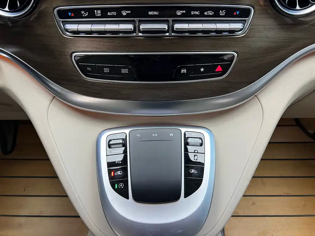Mercedes-Benz V-Class 2023 — фото 19