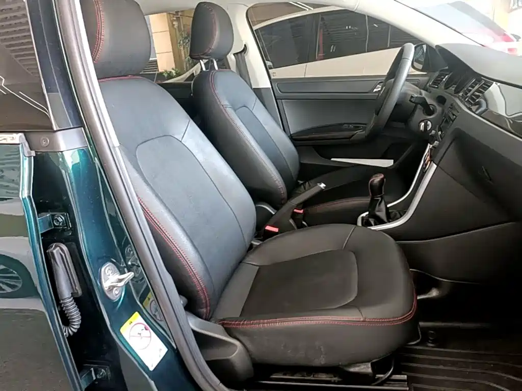 Skoda Rapid Spaceback 2018 — фото 25