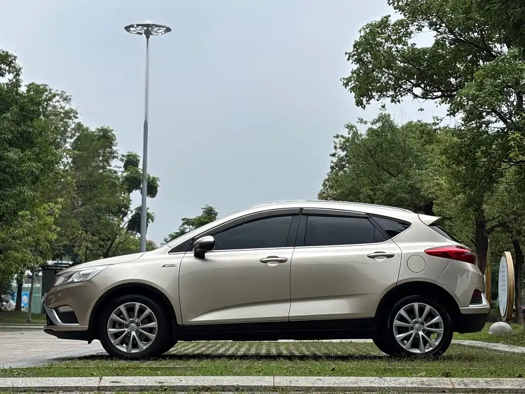 Geely Emgrand GS 2018 — фото 4
