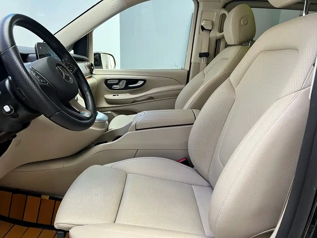 Mercedes-Benz V-Class 2023 — фото 3