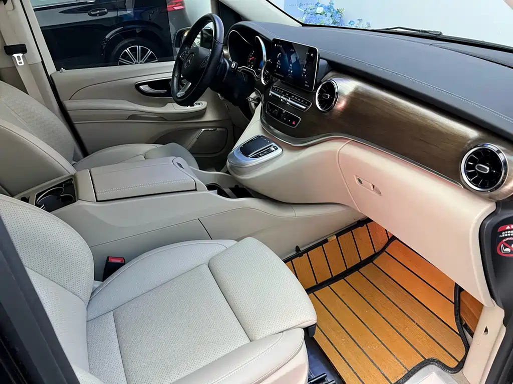 Mercedes-Benz V-Class 2023 — фото 36