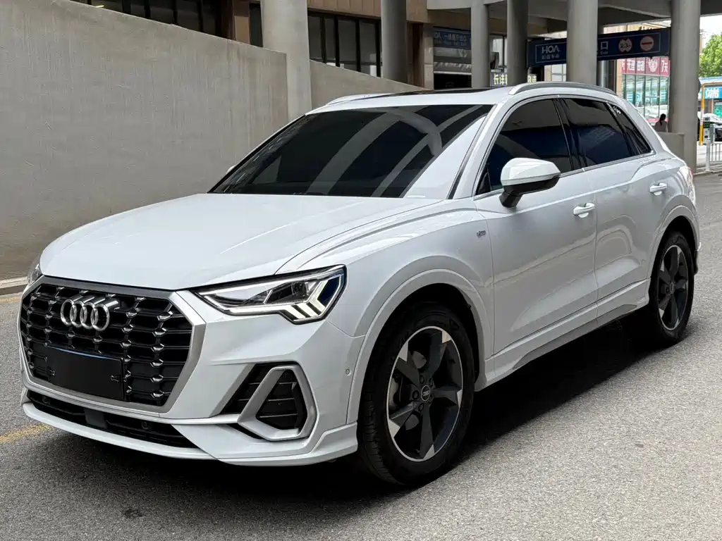Audi Q3 2023 — фото 1