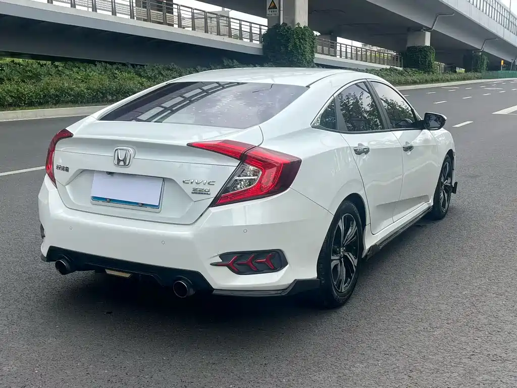 Honda Civic 2017 — фото 8