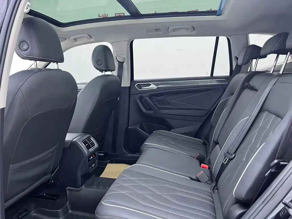 Volkswagen Tiguan L 2023 — фото 10