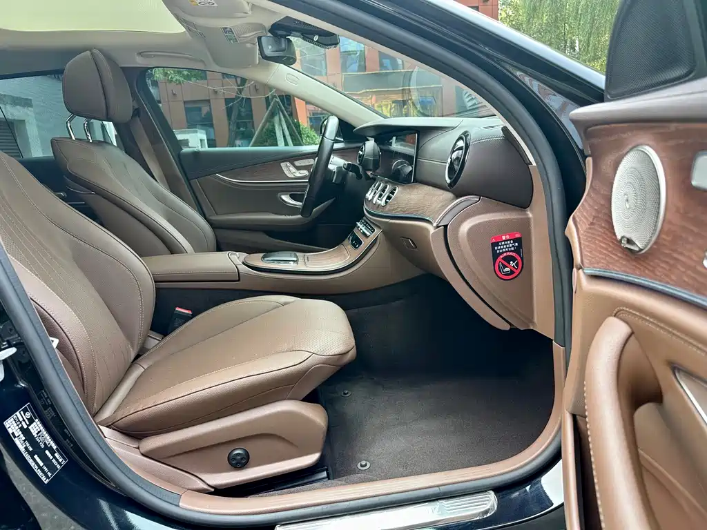 Mercedes-Benz E-Class 2023 — фото 14