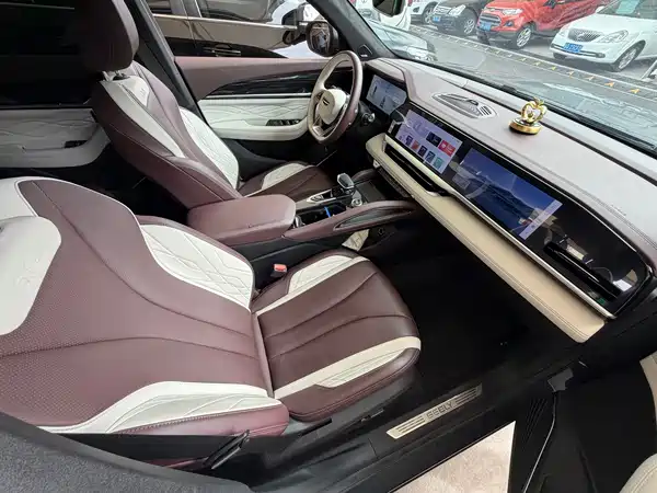 Geely Xingyue L 2023