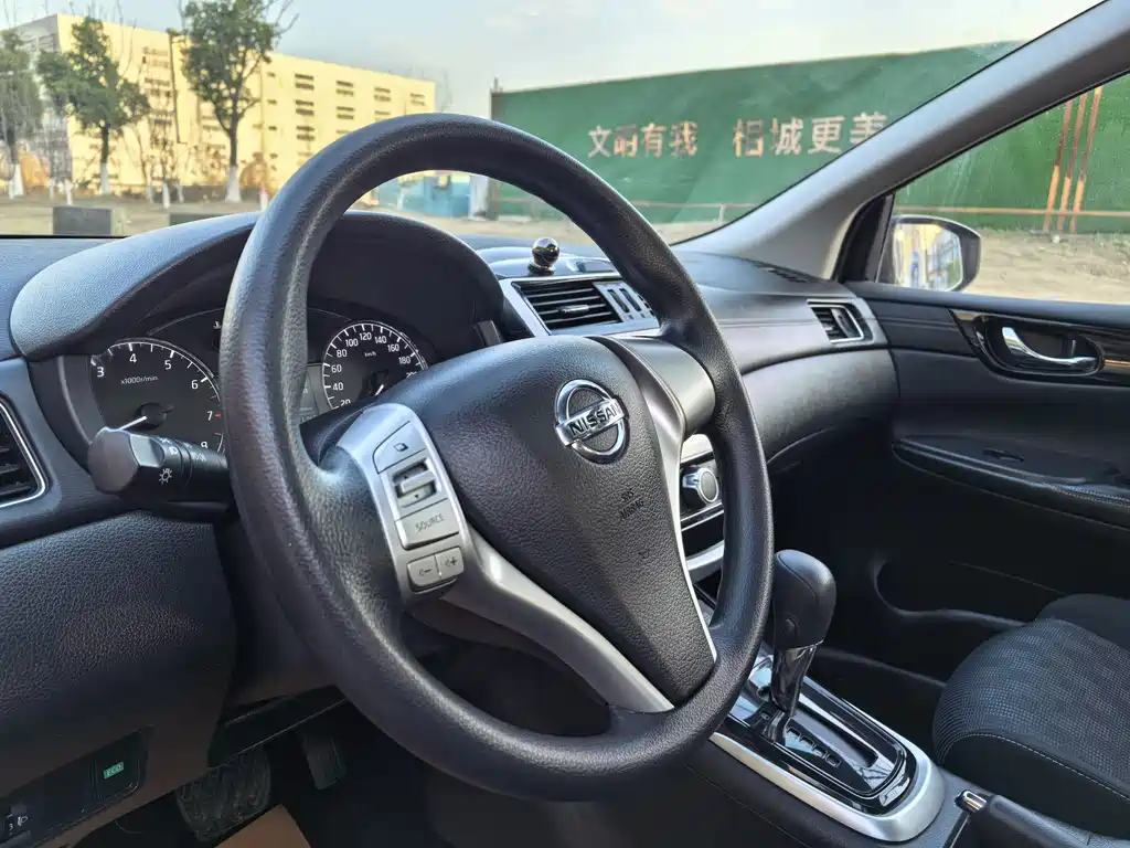 Nissan Tiida 2017 — фото 5