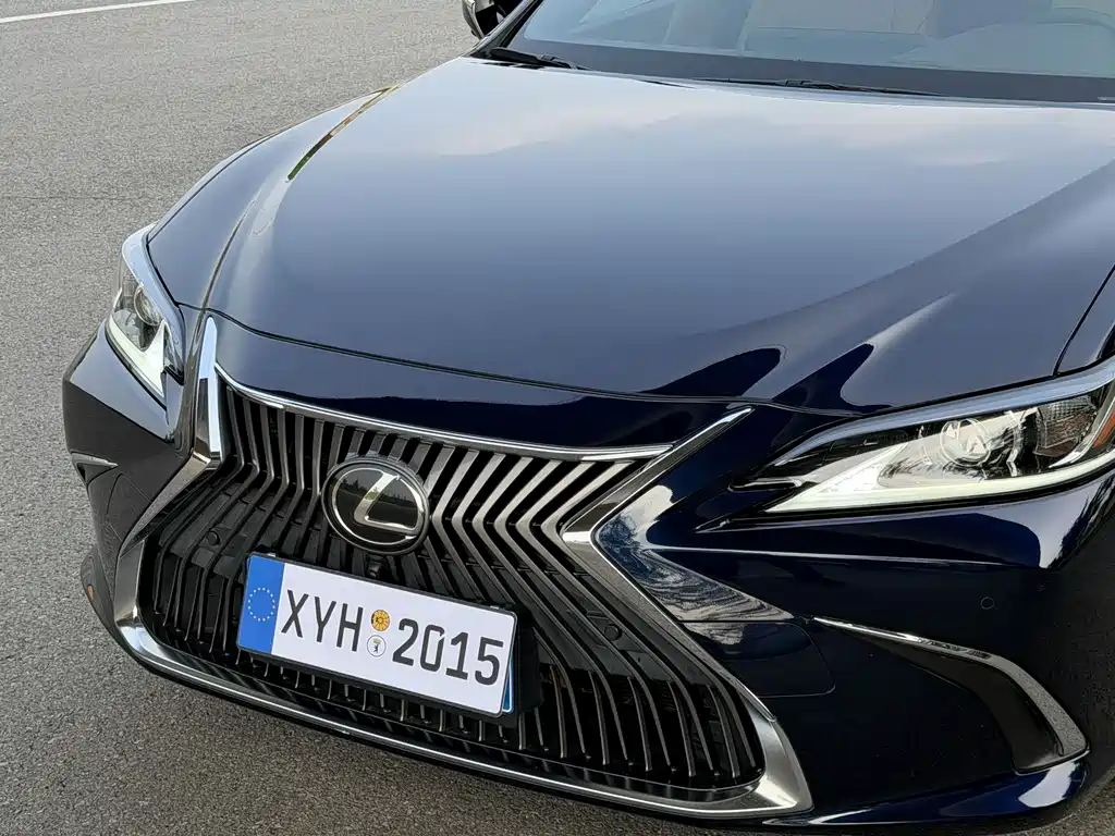 Lexus ES 2021 — фото 15
