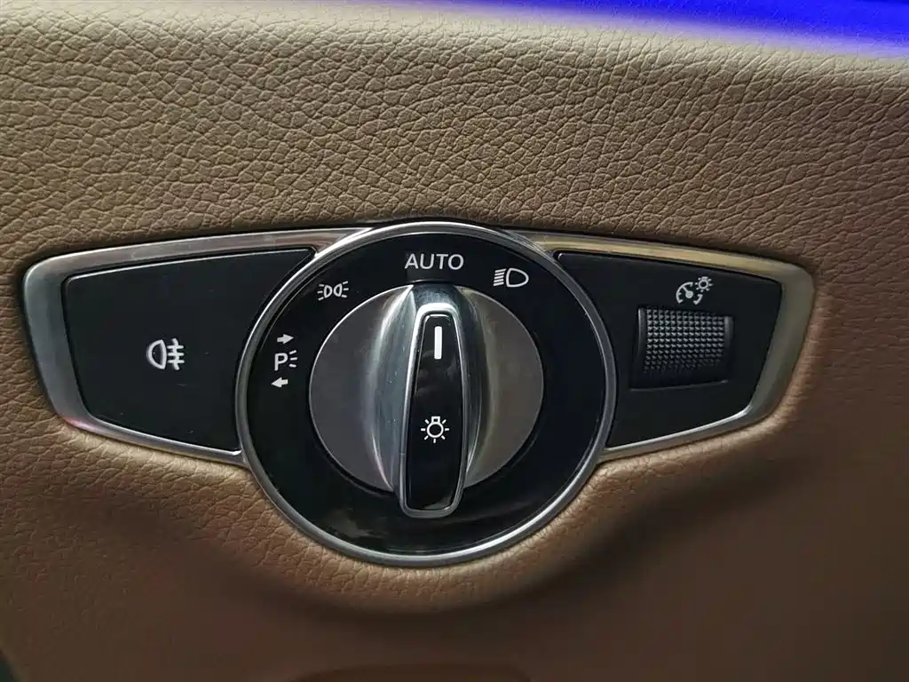 Mercedes-Benz E-Class 2019 — фото 21