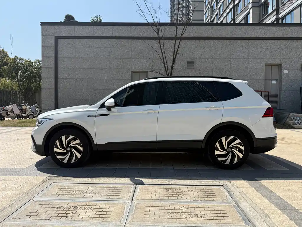 Volkswagen Tiguan L 2022 — фото 12