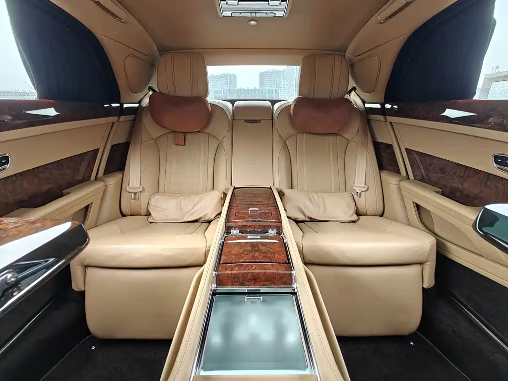 Bentley Mulsanne 2019 — фото 15
