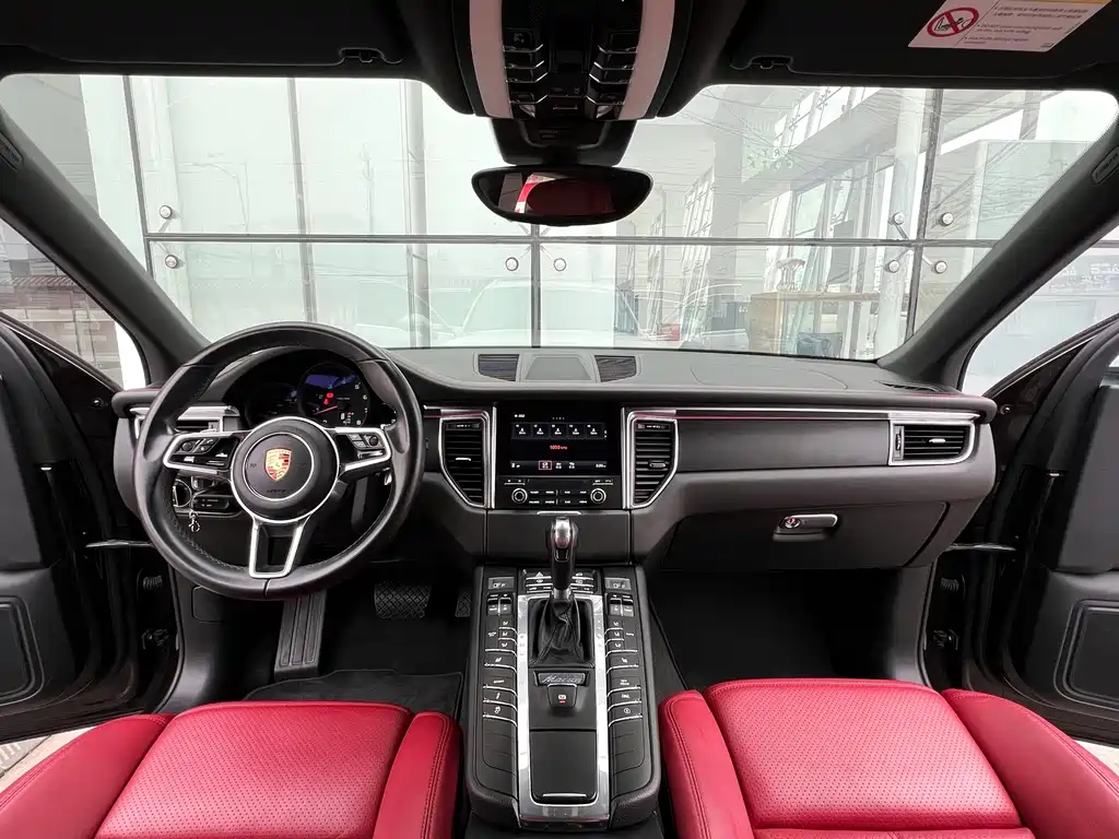 Porsche Macan 2018 — фото 11