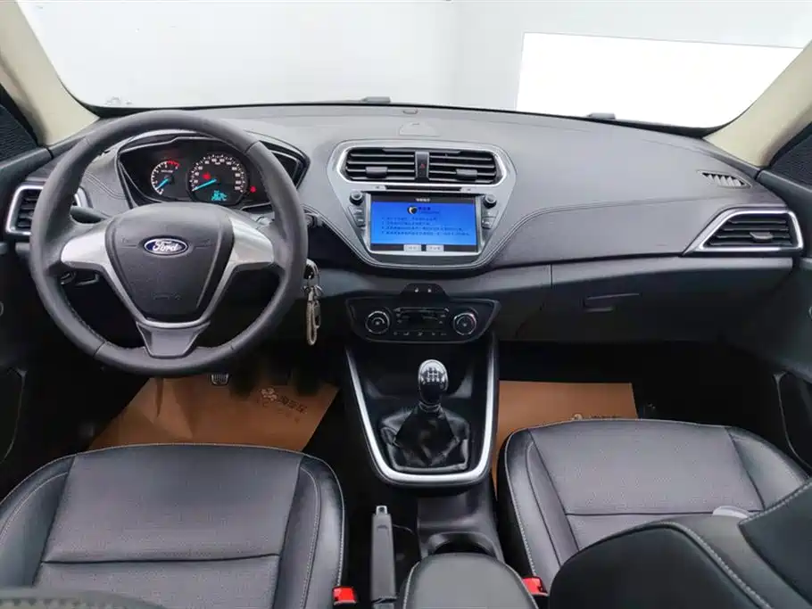 Ford Escort 2018 — фото 12