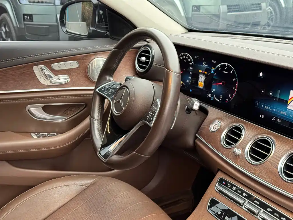 Mercedes-Benz E-Class 2023 — фото 19