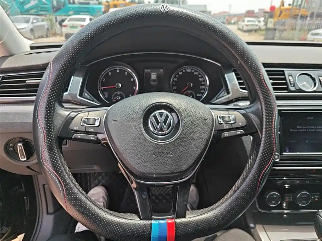 Volkswagen Passat 2018 — фото 11