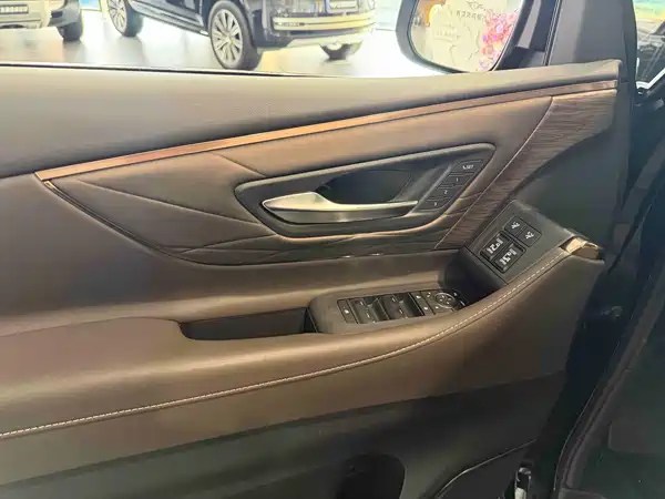 Toyota Vellfire 2023