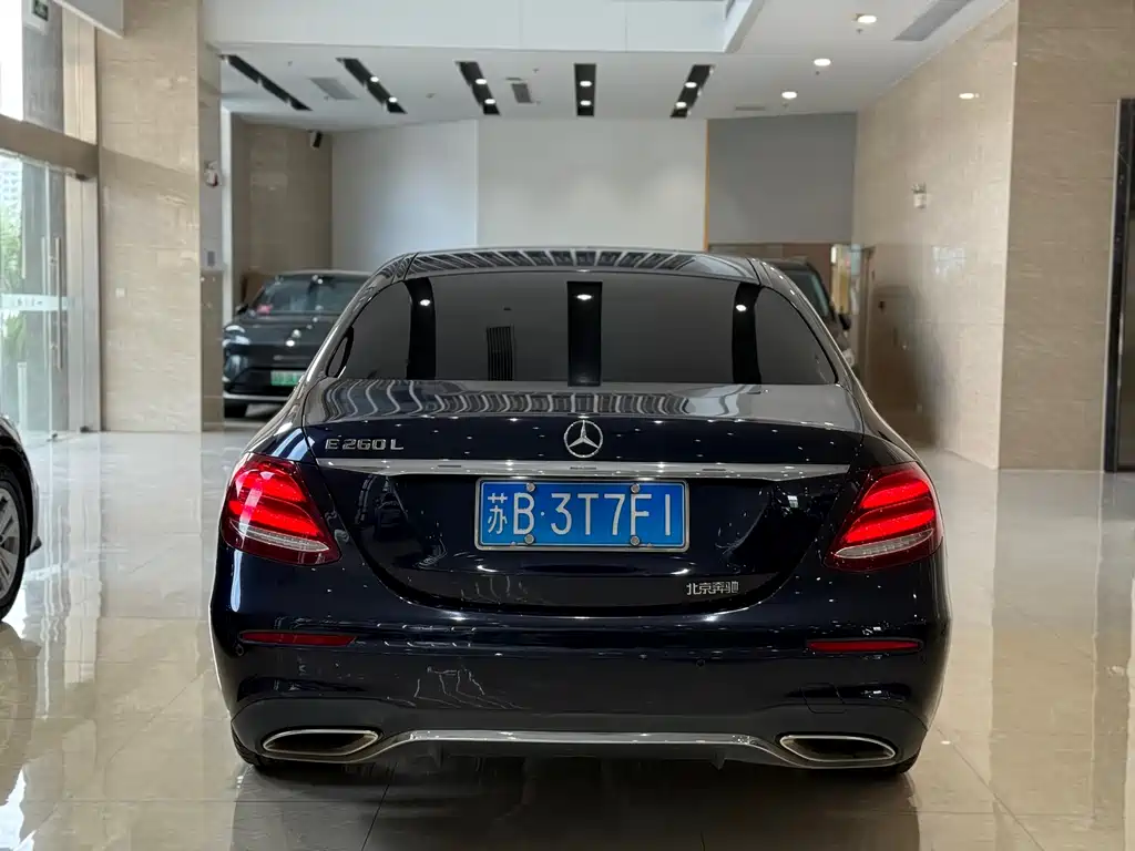 Mercedes-Benz E-Class 2019 — фото 17