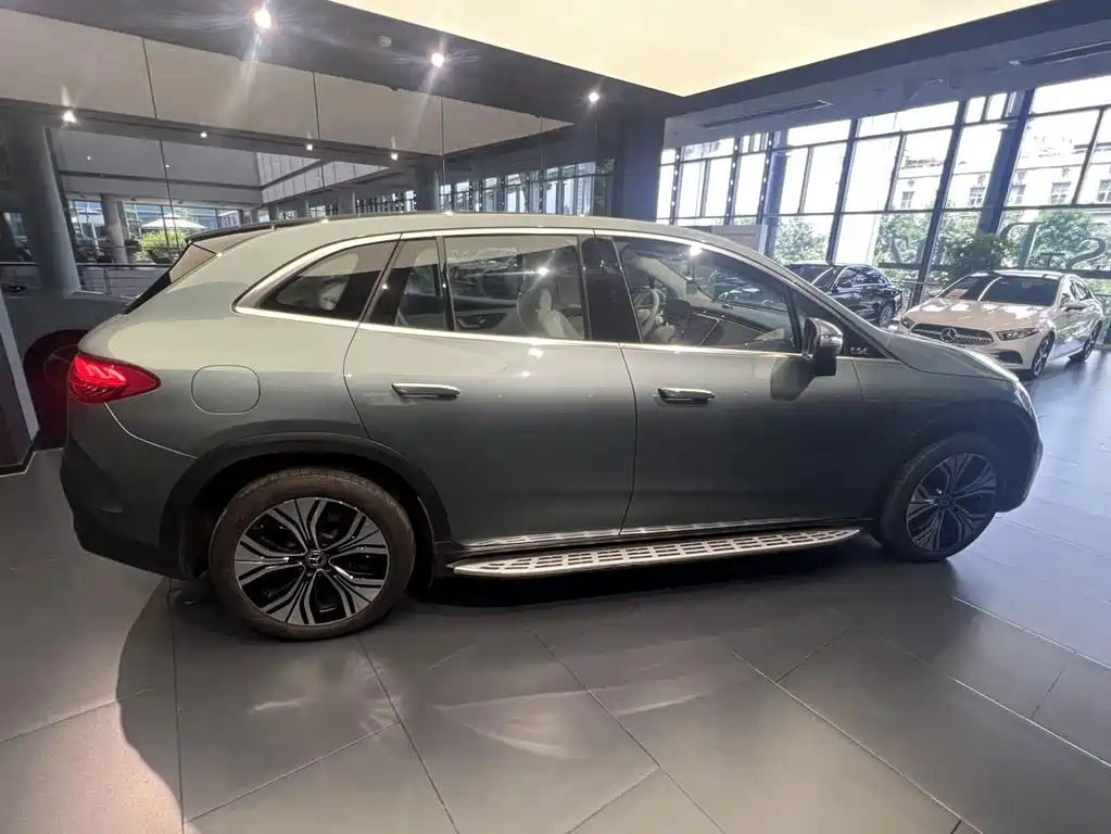 Mercedes-Benz EQE SUV 2024 — фото 4