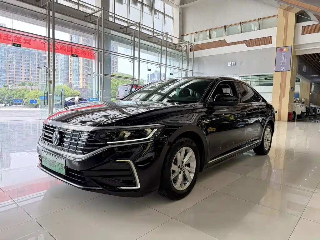 Volkswagen Passat PHEV 2023