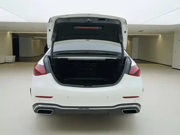 Mercedes-Benz C-Class 2024