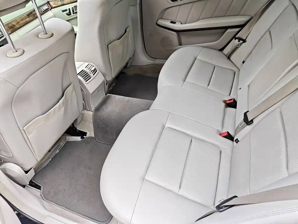 Mercedes-Benz E-Class 2012 — фото 13