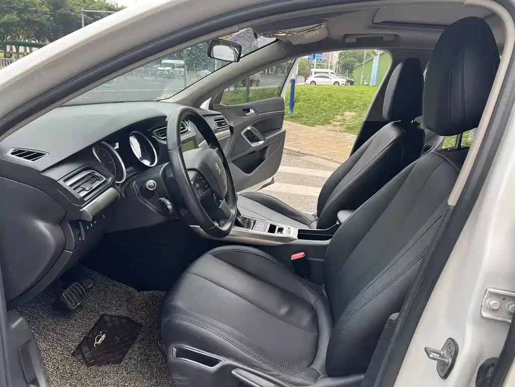 Peugeot 408 2015 — фото 12