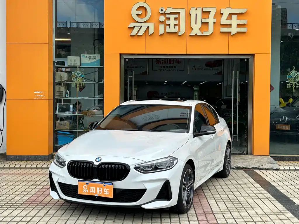 BMW 1 Series 2021 — фото 1